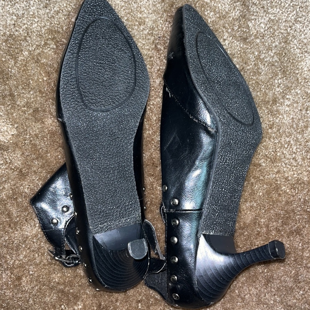 Via Accenti Heels - Picture 6 of 7